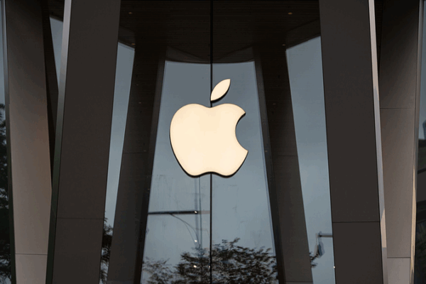 Tariff Wave: Trump Targets Apple, Samsung & EU Imports Tariff_Wave__Trump_Targets_Apple__Samsung___EU_Imports