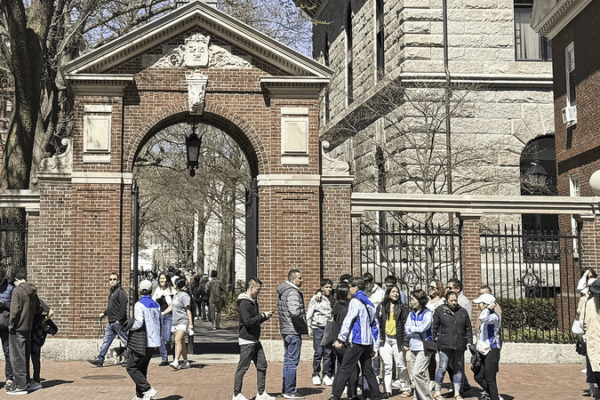 Trump_Demands_Harvard_Reveal_International_Student_List