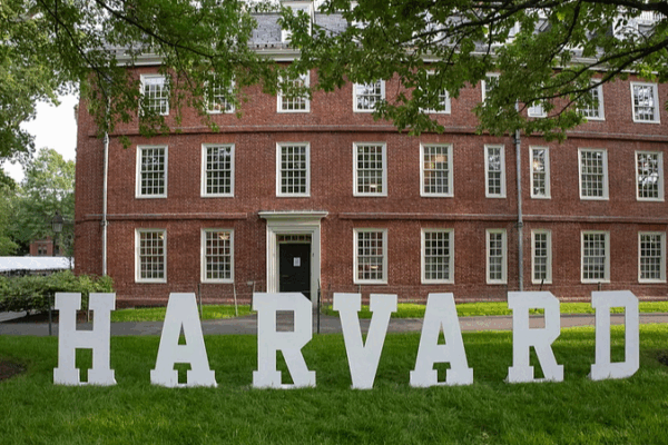 Trump_Proposes_15__Cap_on_Harvard_s_Foreign_Enrollment - News for amigos, by amigos Trump_Proposes_15__Cap_on_Harvard_s_Foreign_Enrollment
