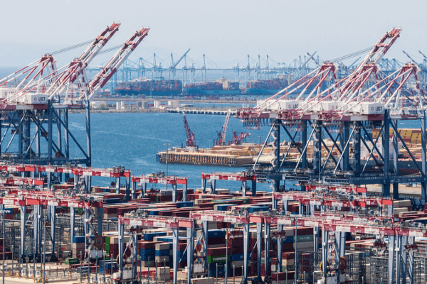 Trump Tariff Hikes Rock U.S. Ports and Trigger Cargo Drops Trump_Tariff_Hikes_Rock_U_S__Ports_and_Trigger_Cargo_Drops