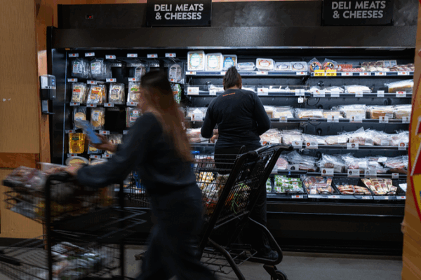 US Consumers Brace for Rising Prices Amid Tariff Concerns US_Consumers_Brace_for_Rising_Prices_Amid_Tariff_Concerns