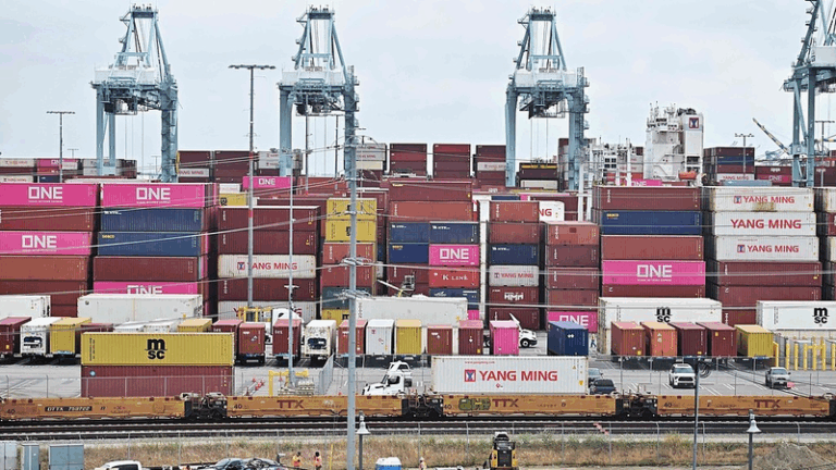 US_Seeks_Urgent_Talks_with_China_Over_Tariff_Turmoil video poster