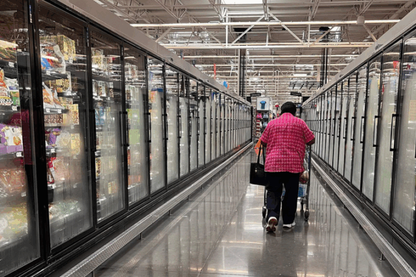 US Tariffs Spark Inflation Fears in Slowing Economy US_Tariffs_Spark_Inflation_Fears_in_Slowing_Economy