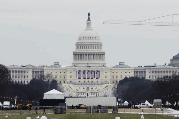 U.S. Higher Ed at a Crossroads: Politics Takes the Stage U_S__Higher_Ed_at_a_Crossroads__Politics_Takes_the_Stage