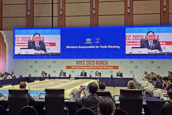 Unity Shines: APEC Trade Ministers Unite Amid Global Uncertainty Unity_Shines__APEC_Trade_Ministers_Unite_Amid_Global_Uncertainty