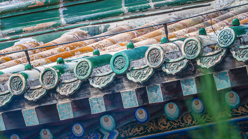 Unveiling_the_Secrets_of_Chinese_Eave_Tiles