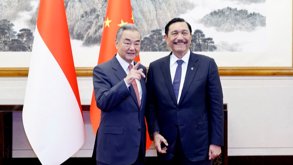 Wang Yi, Luhut Forge Bonds on 75th Diplomatic Anniversary Wang_Yi__Luhut_Forge_Bonds_on_75th_Diplomatic_Anniversary
