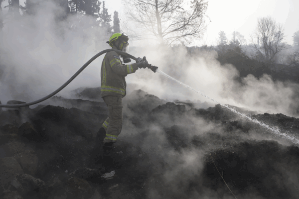 Wildfires Ignite Emergency: Israel Road Closures & Evacuations on Memorial Day Wildfires_Ignite_Emergency__Israel_Road_Closures___Evacuations_on_Memorial_Day