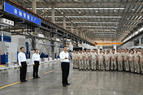 Xi’s Henan Trip Boosts Modern Industrial Growth Xi_s_Henan_Trip_Boosts_Modern_Industrial_Growth