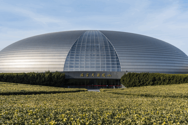 Cultural Exchange: Peng Liyuan & Rosangela Visit Beijing’s Performing Arts Center Cultural Exchange: Peng Liyuan & Rosangela Visit Beijing’s Performing Arts Center