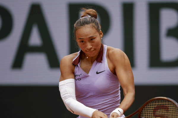 Zheng Qinwen Charges to French Open Third Round Zheng_Qinwen_Charges_to_French_Open_Third_Round