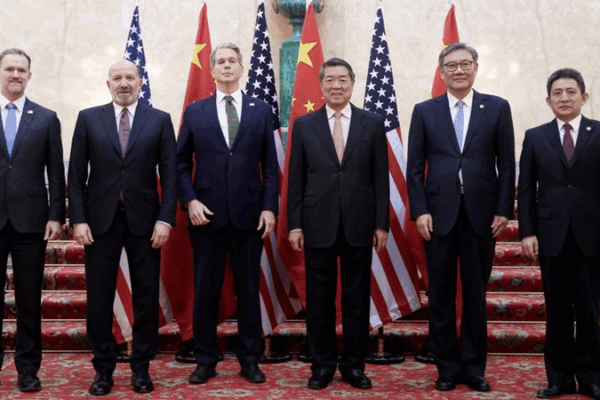 He Lifeng Urges Open Dialogue in US–the Chinese mainland Trade Talks He Lifeng Urges Open Dialogue in US–the Chinese mainland Trade Talks