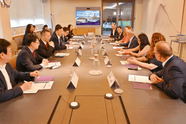 CMG President Meets FEI’s De Vos for Equestrian Boost CMG President Meets FEI’s De Vos for Equestrian Boost