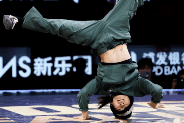 B-Girl Royal Wows at Asian Breaking Championship B_Girl_Royal_Wows_at_Asian_Breaking_Championship video poster
