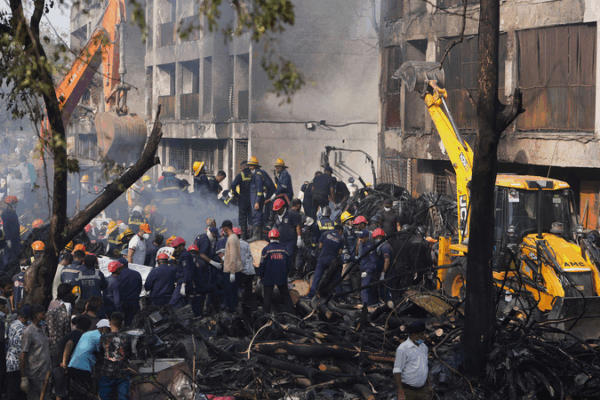 Boeing Shares Drop 8% After Fatal Dreamliner Crash in India Boeing_Shares_Drop_8__After_Fatal_Dreamliner_Crash_in_India
