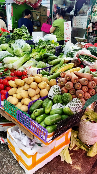 Discover Hong Kong’s Vibrant Street Markets Discover_Hong_Kong_s_Vibrant_Street_Markets video poster