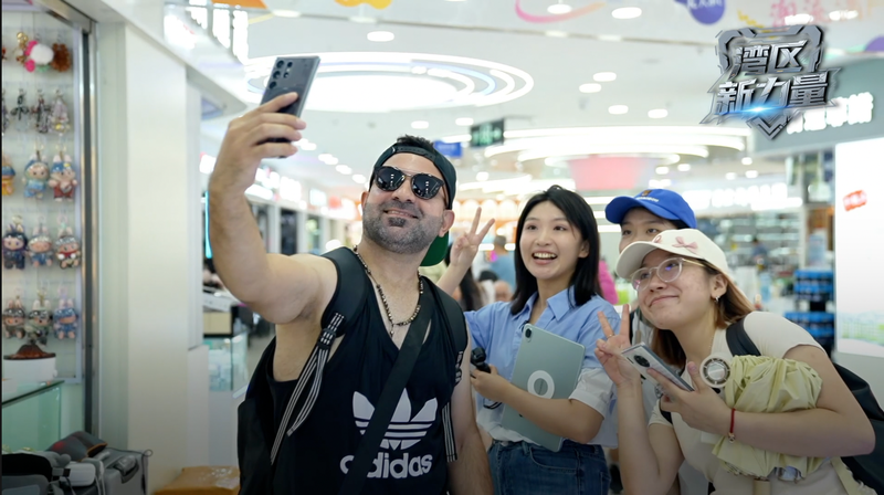 Empty Suitcases in Shenzhen: What Are They Buying? Empty_Suitcases_in_Shenzhen__What_Are_They_Buying_ video poster
