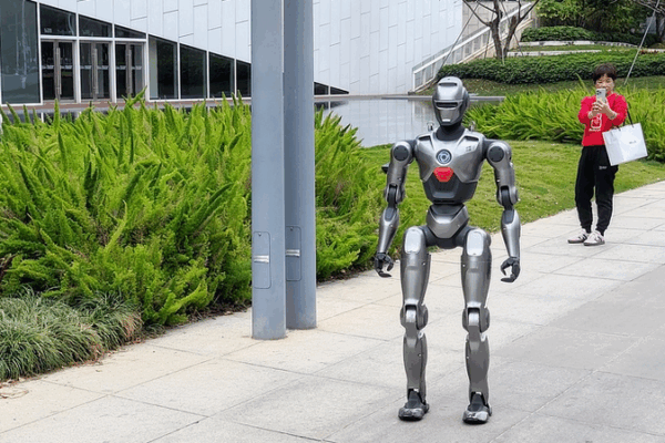 EngineAI Patents Breakthrough Straight-Leg Walking Tech EngineAI_Patents_Breakthrough_Straight_Leg_Walking_Tech