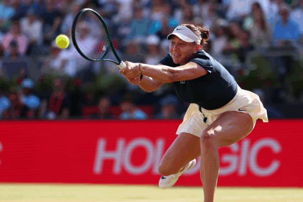 Anisimova Stuns Top Seed, Advances to Queen’s Club Final Anisimova Stuns Top Seed, Advances to Queen’s Club Final