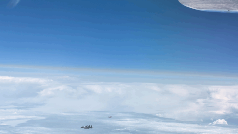 Xi’s Flight Escorted by Kazakh Jets at Summit Arrival