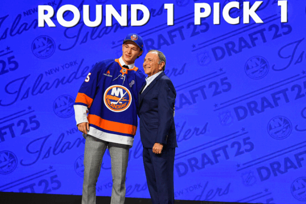 Islanders Select Prodigy Schaefer with No. 1 Pick Islanders_Select_Prodigy_Schaefer_with_No__1_Pick