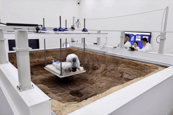 Shanxi’s Sci-Fi Archaeology Cabin Unearthed Beneath Ancient Cemetery Shanxi’s Sci-Fi Archaeology Cabin Unearthed Beneath Ancient Cemetery video poster