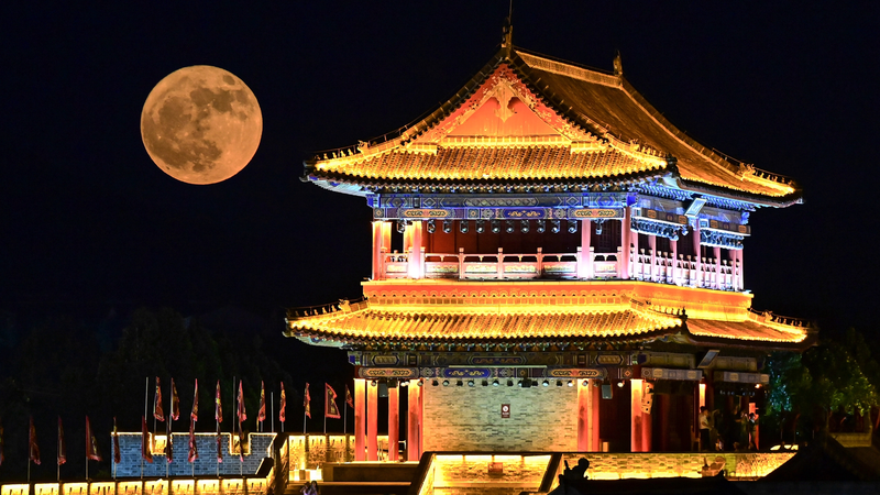 June_s_Rare_Strawberry_Moon_Dazzles_Skywatchers