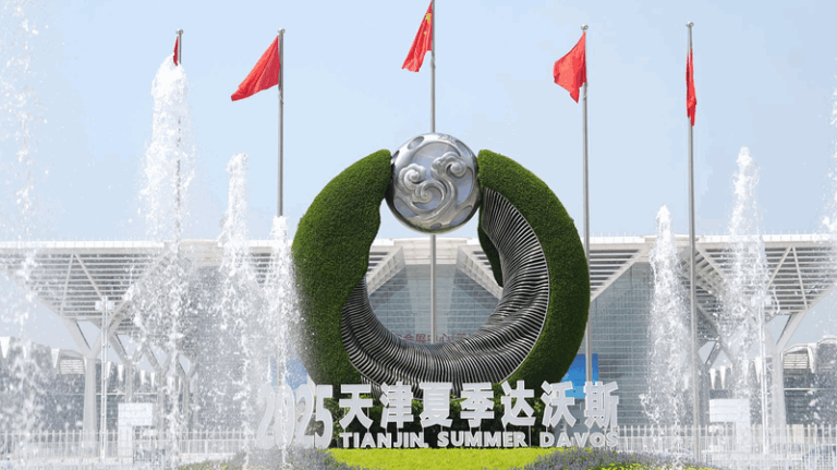 Li_Qiang_Energizes_Summer_Davos_in_Tianjin