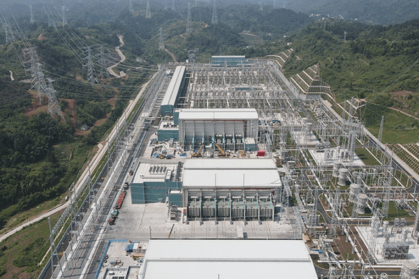 Lightning UHV Project: Xinjiang Energy to Chongqing Lightning_UHV_Project__Xinjiang_Energy_to_Chongqing