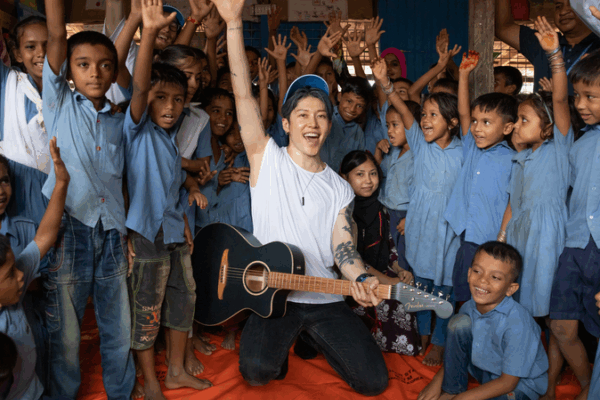 MIYAVI Inspires Refugees with Music on World Refugee Day MIYAVI_Inspires_Refugees_with_Music_on_World_Refugee_Day video poster