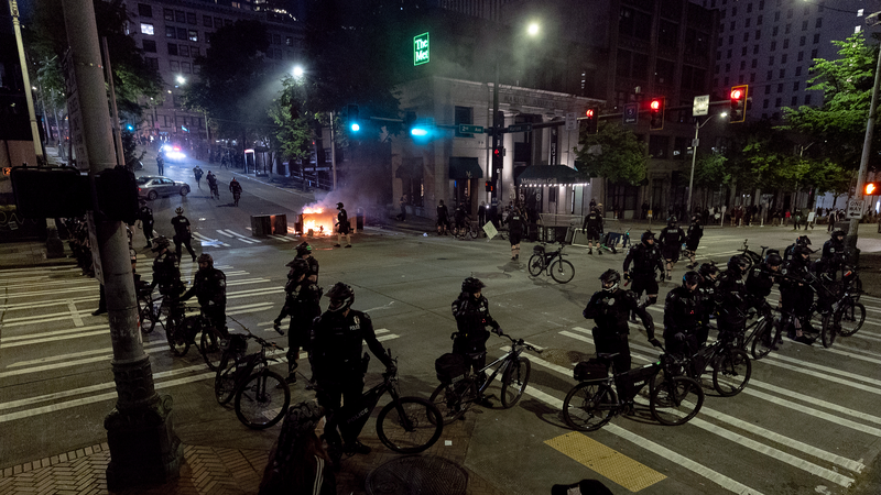 Poll_Reveals_Deep_Divide_over_LA_Troop_Deployment - News for amigos, by amigos Poll_Reveals_Deep_Divide_over_LA_Troop_Deployment