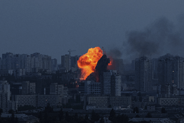 Retaliatory Airstrikes Hit Kyiv: 6 Dead, 80 Injured Retaliatory_Airstrikes_Hit_Kyiv__6_Dead__80_Injured