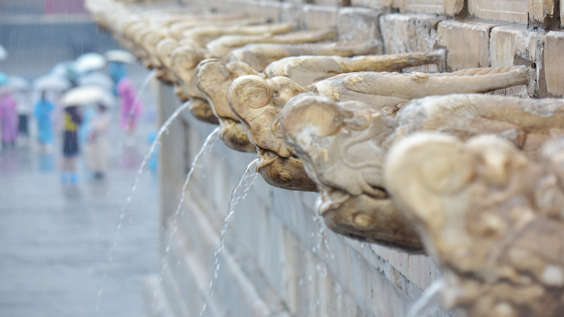 Stone_Dragons_Roar_in_Rain_at_the_Forbidden_City - News for amigos, by amigos Stone_Dragons_Roar_in_Rain_at_the_Forbidden_City