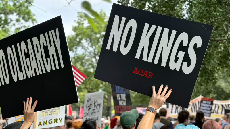 Trump_s_Parade_Amid_U_S__Protests__A_Day_of_Contrasts - News for amigos, by amigos Trump_s_Parade_Amid_U_S__Protests__A_Day_of_Contrasts