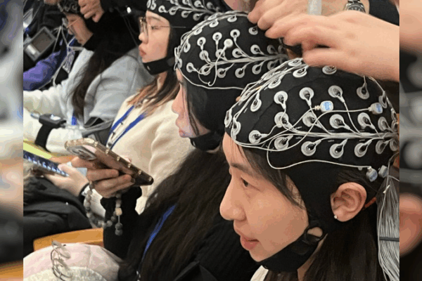 Tsinghua’s BCI Experiment Reveals Brainwaves at Live Art Performance Tsinghua_s_BCI_Experiment_Reveals_Brainwaves_at_Live_Art_Performance