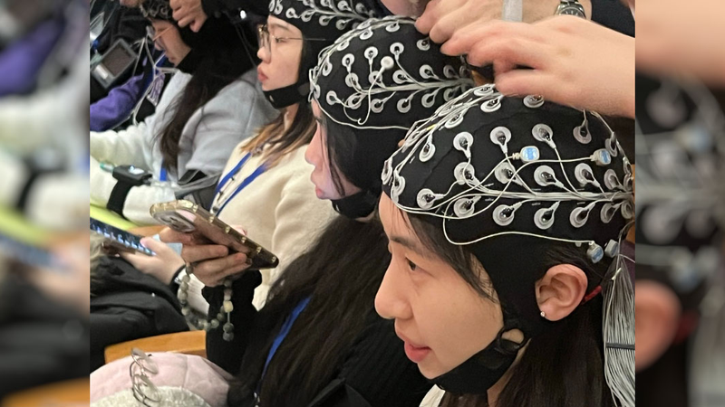 Tsinghua_s_BCI_Experiment_Reveals_Brainwaves_at_Live_Art_Performance