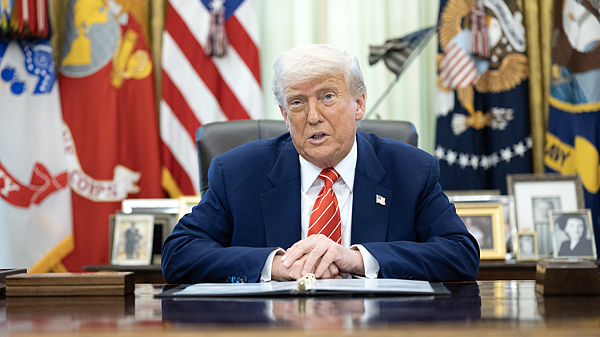 US Tariffs Ignite Energy Crisis: Trade War Dilemma US_Tariffs_Ignite_Energy_Crisis__Trade_War_Dilemma