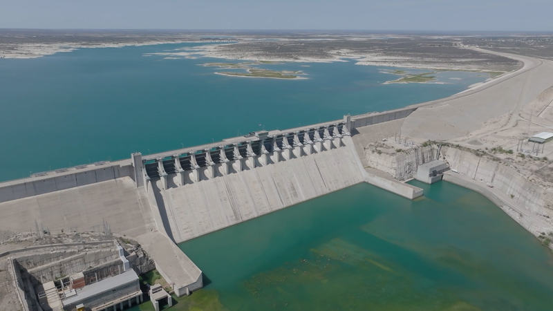 US_and_Mexico_Clash_Over_Scarce_Water_on_the_Border video poster