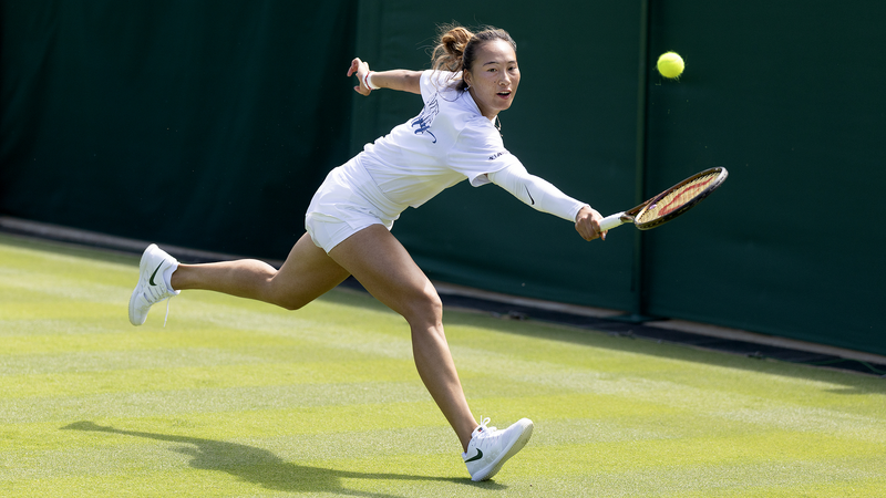 Wimbledon_Showdown__Zheng_Faces_Siniakova_in_Thrilling_Matchup - News for amigos, by amigos Wimbledon_Showdown__Zheng_Faces_Siniakova_in_Thrilling_Matchup