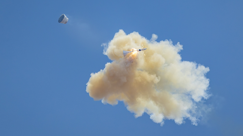 Zero-Altitude Escape Test: A Giant Leap for Lunar Ambitions Zero_Altitude_Escape_Test__A_Giant_Leap_for_Lunar_Ambitions