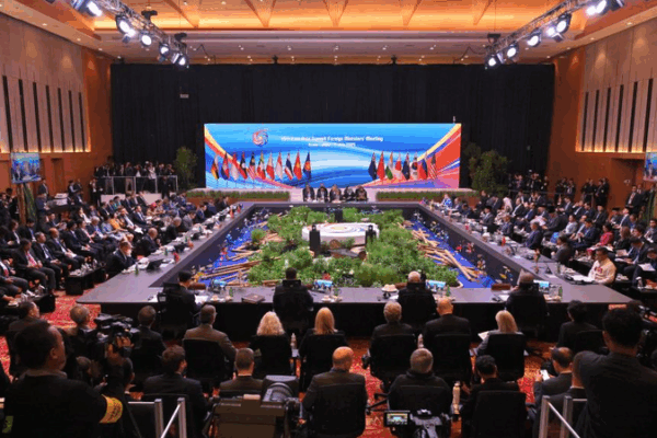 Wang Yi Defends China’s Stance on South China Sea Arbitration Wang Yi Defends China’s Stance on South China Sea Arbitration