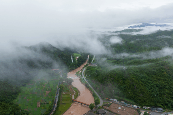 Beijing_Braces_for_Torrential_Rain___Flood_Alerts