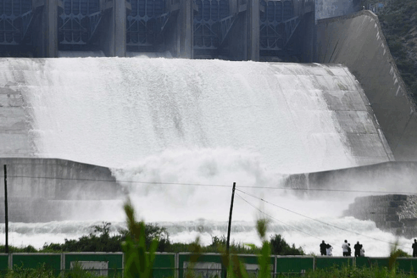 Beijing on Alert: Emergency Flood Measures Activated Beijing_on_Alert__Emergency_Flood_Measures_Activated