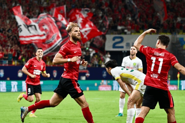 Chengdu Rongcheng Stuns Beijing Guoan in 2-0 CSL Thriller Chengdu_Rongcheng_Stuns_Beijing_Guoan_in_2_0_CSL_Thriller