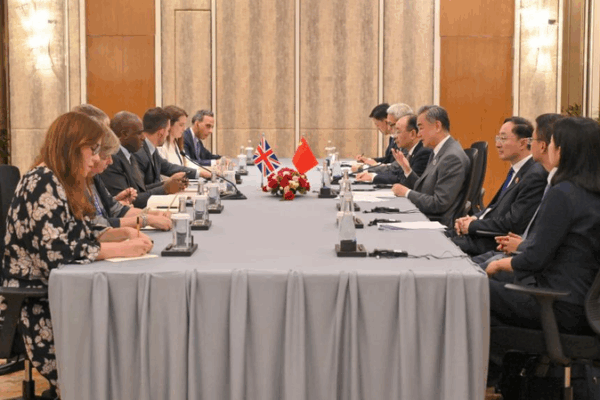 China-Britain Talks: New Steps in Global Diplomacy China_Britain_Talks__New_Steps_in_Global_Diplomacy