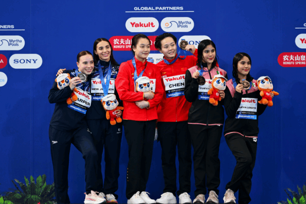 China Dives to Victory: Two Golds at World Aquatics Champs China_Dives_to_Victory__Two_Golds_at_World_Aquatics_Champs