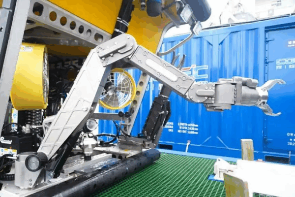 China Unveils Deep-Sea Robotic Arm with 7 Functions China_Unveils_Deep_Sea_Robotic_Arm_with_7_Functions