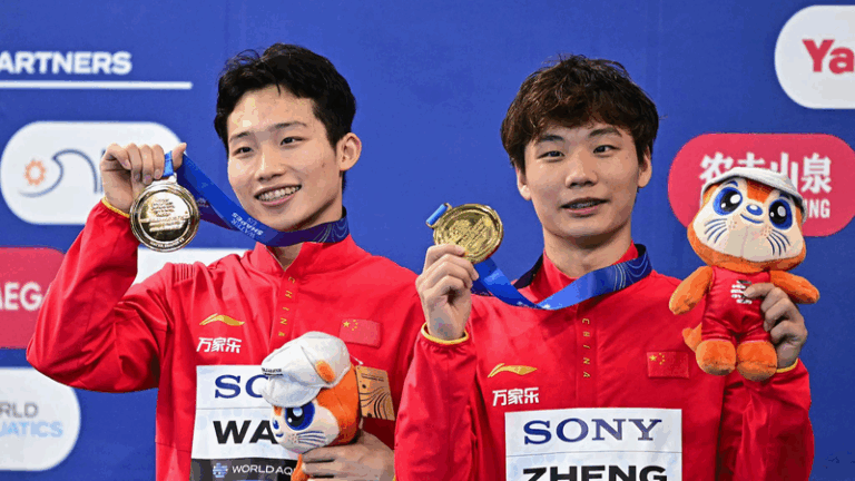 Chinese_Divers_Soar_with_Two_Golds_in_Singapore