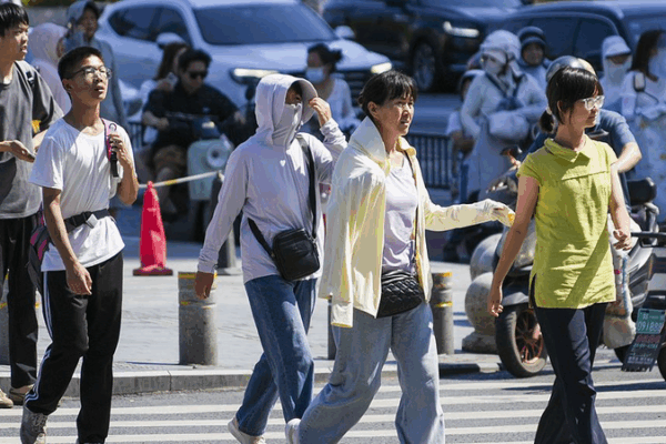 Chinese Mainland Battles Record Heat with Cooling Measures Chinese_Mainland_Battles_Record_Heat_with_Cooling_Measures