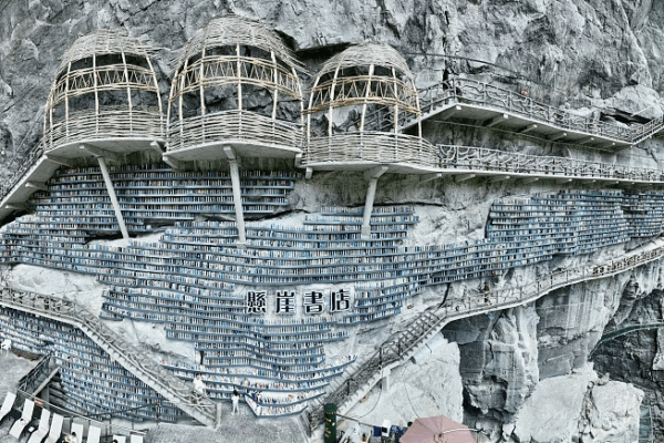 Cliffside Bookstore Thrills Readers on the Edge Cliffside_Bookstore_Thrills_Readers_on_the_Edge
